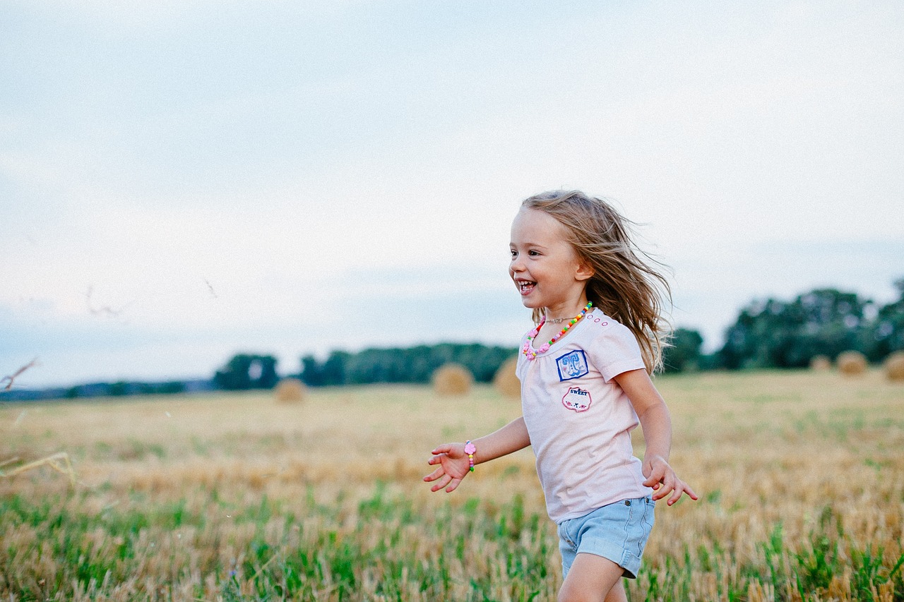 joy, field, summer, smile, girl, nature, meadow, running, child, childhood, happy, emotions, outdoors, joy, joy, joy, joy, smile, smile, smile, smile, smile, running, running, running, child, child, happy, happy, emotions, emotions, emocje, czym są emocje